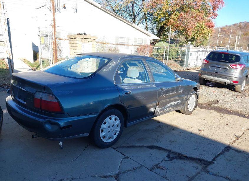 Photo 4 of 1997 Honda Accord LX (VIN 1HGCD5534VA227650)