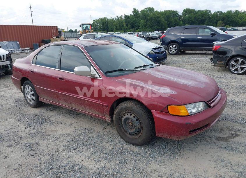 1997 Honda Accord LX (VIN 1HGCD5534VA232377) main photo