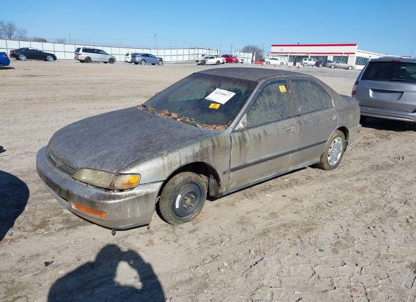 Photo 2 of 1996 Honda Accord LX/EX (VIN 1HGCD5536TA268164)