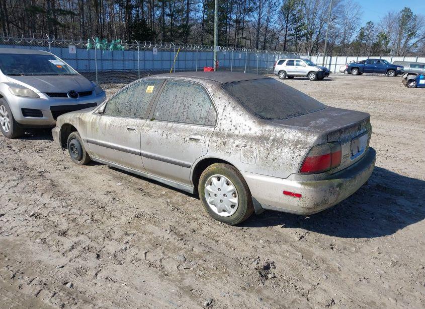 Photo 3 of 1996 Honda Accord LX/EX (VIN 1HGCD5536TA268164)