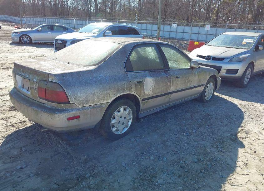 Photo 4 of 1996 Honda Accord LX/EX (VIN 1HGCD5536TA268164)