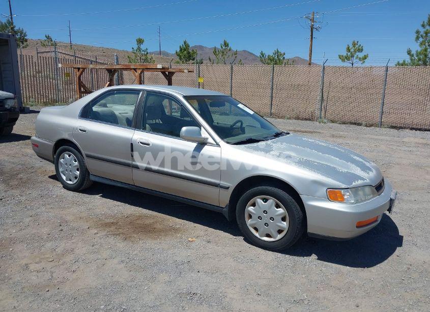 1997 Honda Accord SDN LX (VIN 1HGCD5537VA036725) main photo