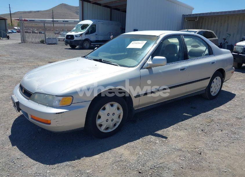 Photo 2 of 1997 Honda Accord SDN LX (VIN 1HGCD5537VA036725)