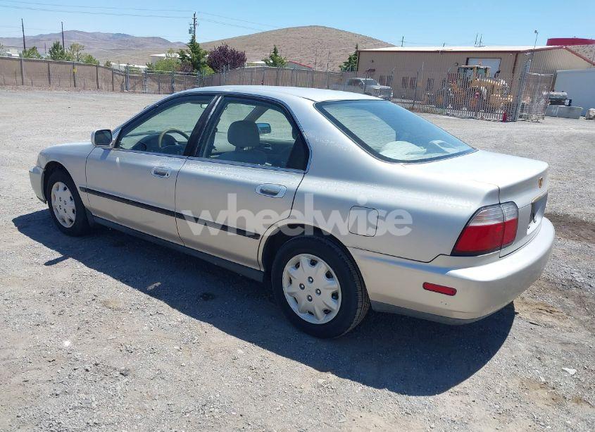 Photo 3 of 1997 Honda Accord SDN LX (VIN 1HGCD5537VA036725)