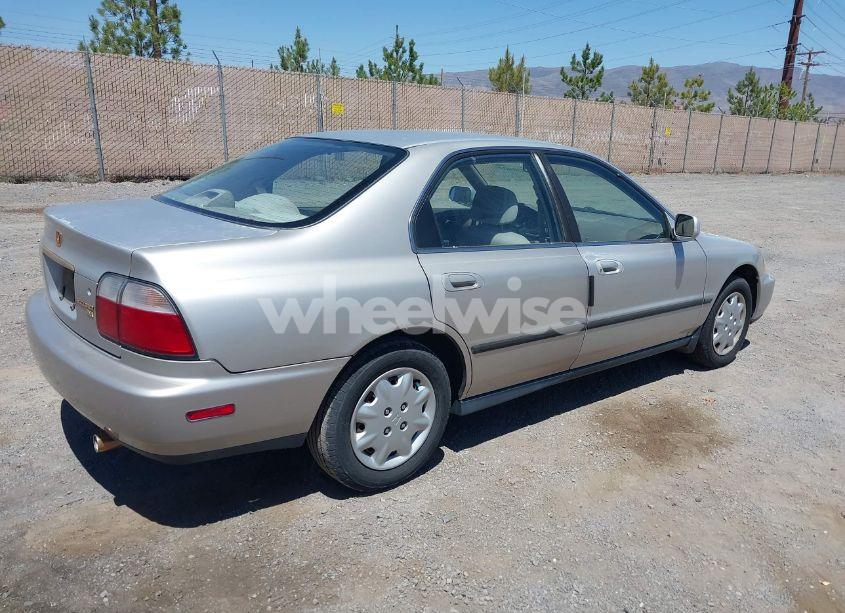 Photo 4 of 1997 Honda Accord SDN LX (VIN 1HGCD5537VA036725)