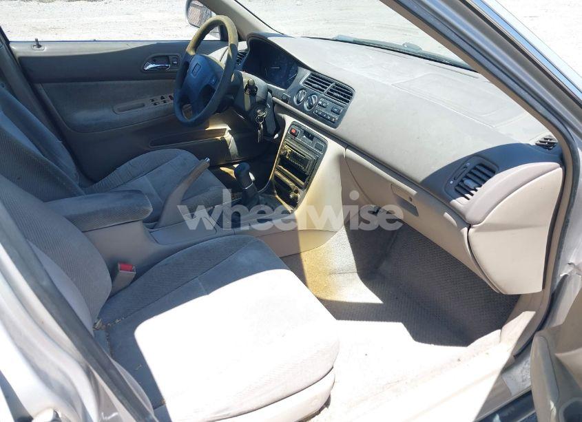 Photo 5 of 1997 Honda Accord SDN LX (VIN 1HGCD5537VA036725)