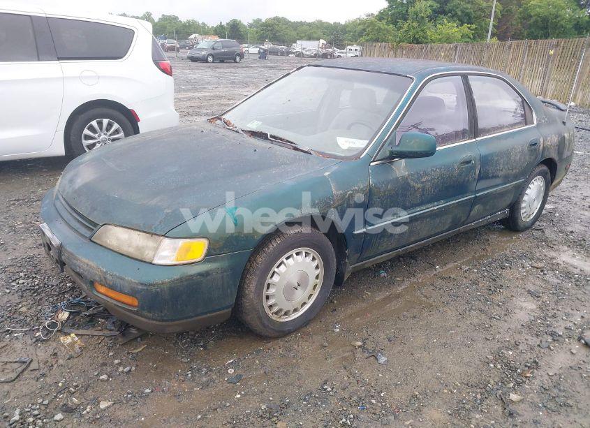 Photo 2 of 1994 Honda Accord LX/EX (VIN 1HGCD5539RA040135)