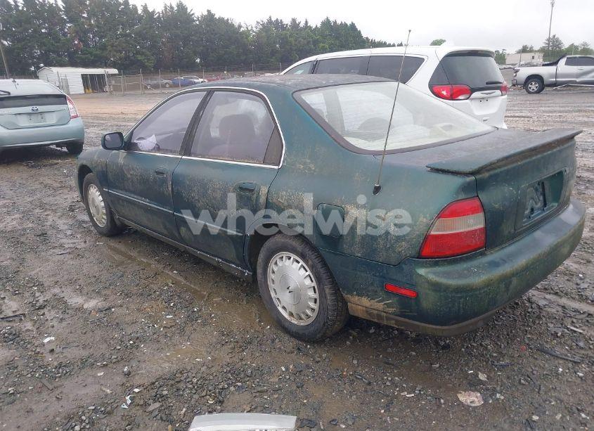 Photo 3 of 1994 Honda Accord LX/EX (VIN 1HGCD5539RA040135)