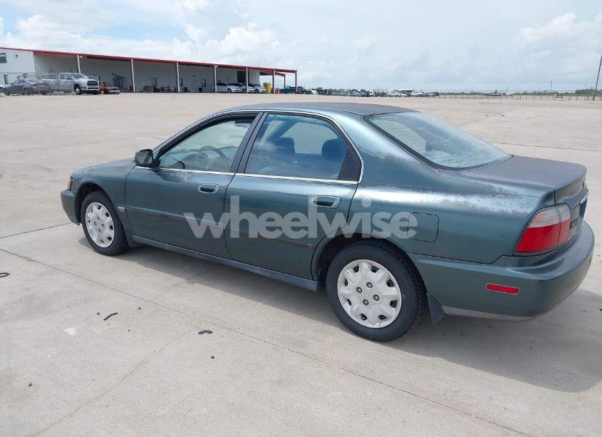 Photo 3 of 1996 Honda Accord LX/EX (VIN 1HGCD5539TA012679)