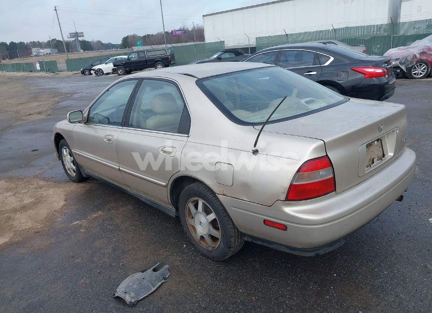 Photo 3 of 1995 Honda Accord EX (VIN 1HGCD5561SA142285)