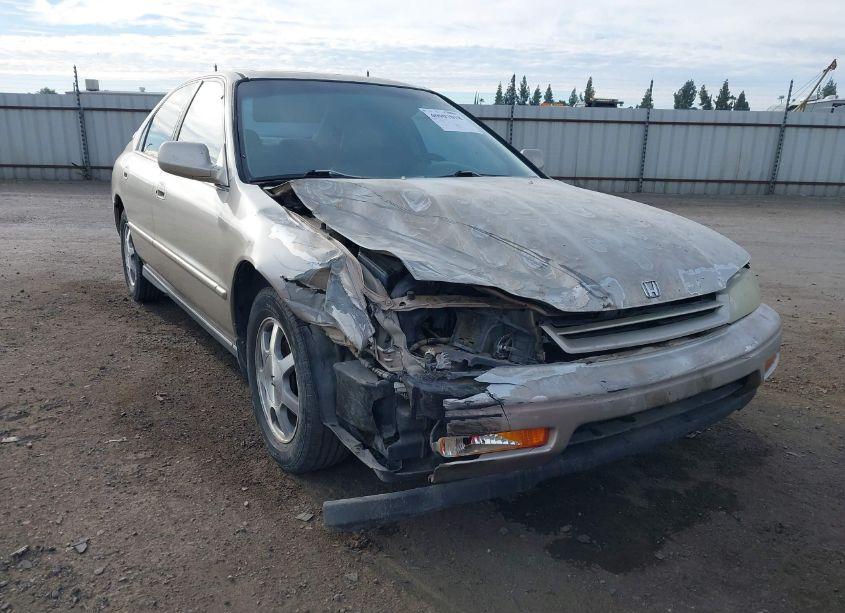 1995 Honda Accord EX (VIN 1HGCD5562SA064258) main photo