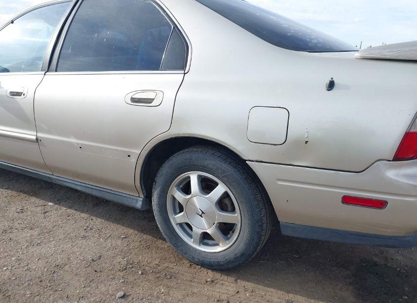 Photo 14 of 1995 Honda Accord EX (VIN 1HGCD5562SA064258)