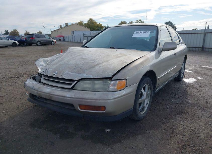 Photo 2 of 1995 Honda Accord EX (VIN 1HGCD5562SA064258)