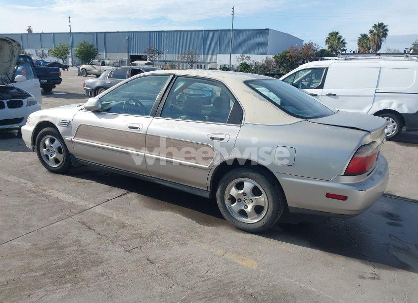 Photo 3 of 1997 Honda Accord SE (VIN 1HGCD5602VA034420)