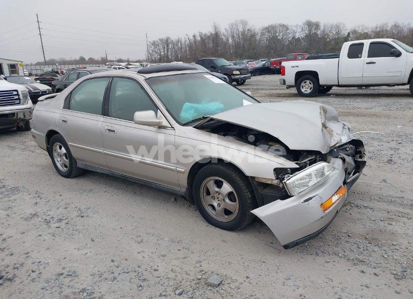 1997 Honda Accord SE (VIN 1HGCD5607VA051584) main photo