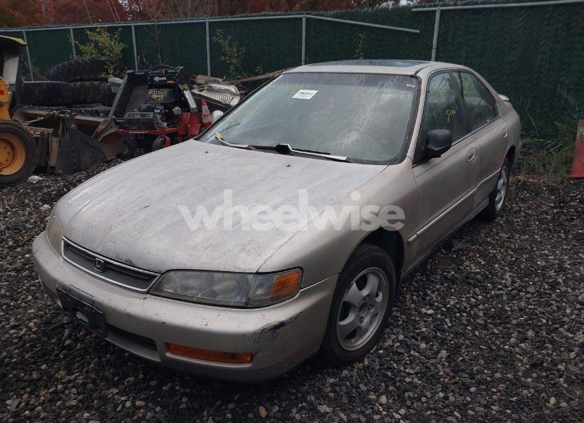 Photo 2 of 1997 Honda Accord SE (VIN 1HGCD5607VA102484)