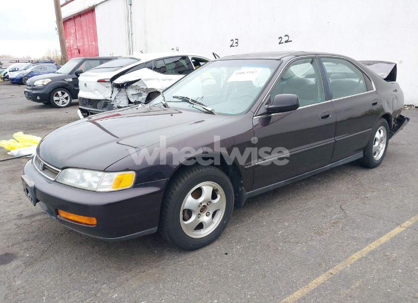 Photo 2 of 1997 Honda Accord SE (VIN 1HGCD5607VA219742)