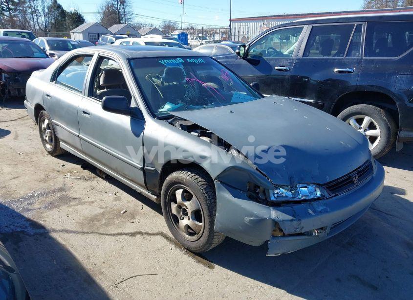 1997 Honda Accord SE (VIN 1HGCD5608VA154352) main photo