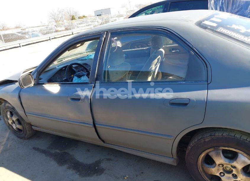 Photo 15 of 1997 Honda Accord SE (VIN 1HGCD5608VA154352)