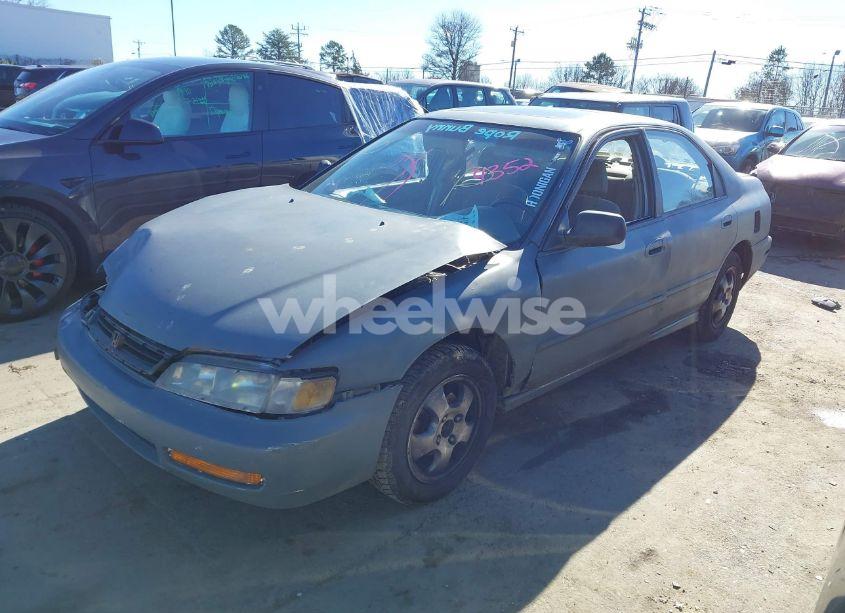 Photo 2 of 1997 Honda Accord SE (VIN 1HGCD5608VA154352)