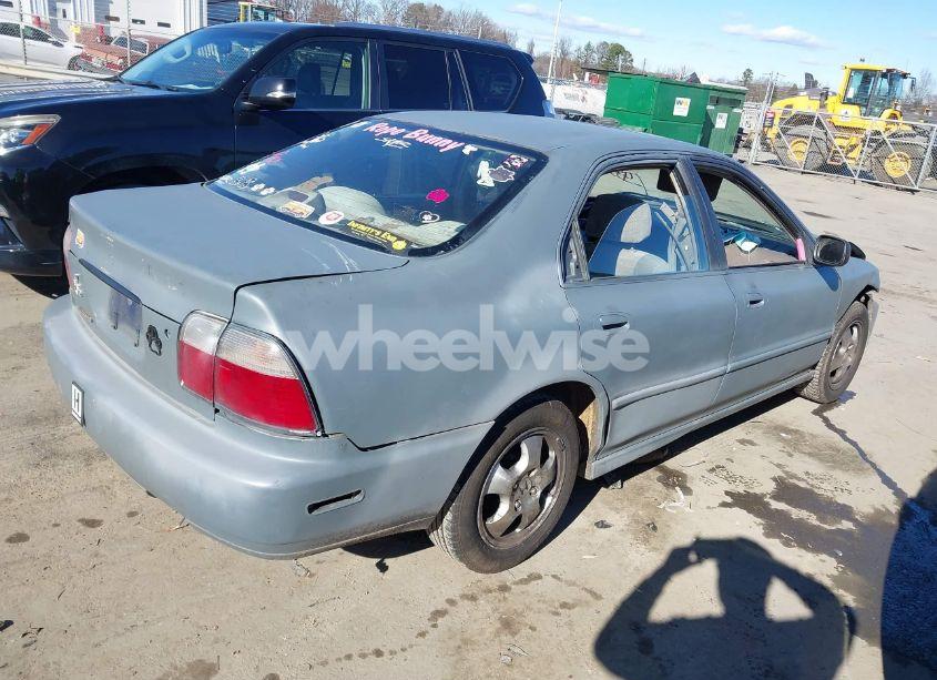 Photo 4 of 1997 Honda Accord SE (VIN 1HGCD5608VA154352)