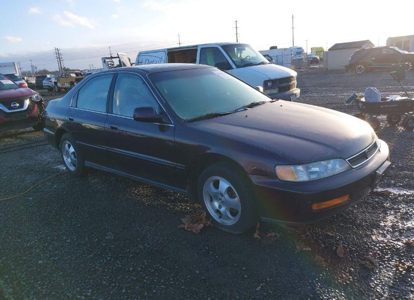 1997 Honda Accord SE (VIN 1HGCD560XVA110546) main photo