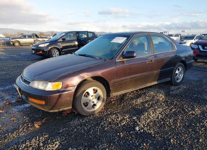 Photo 2 of 1997 Honda Accord SE (VIN 1HGCD560XVA110546)