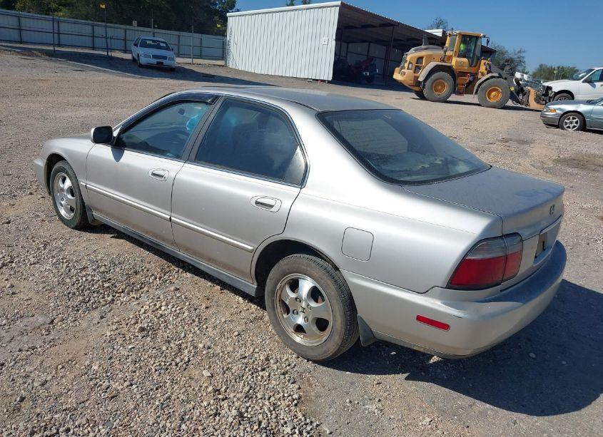 Photo 3 of 1997 Honda Accord SE (VIN 1HGCD560XVA125029)