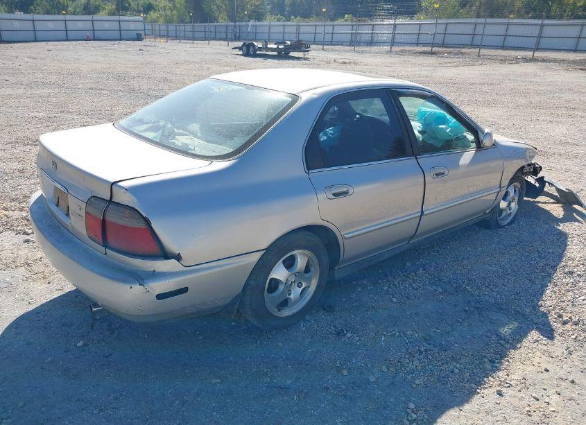 Photo 4 of 1997 Honda Accord SE (VIN 1HGCD560XVA125029)