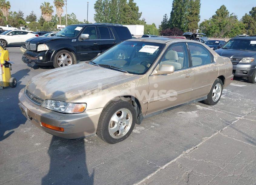 Photo 2 of 1997 Honda Accord SE (VIN 1HGCD560XVA153364)