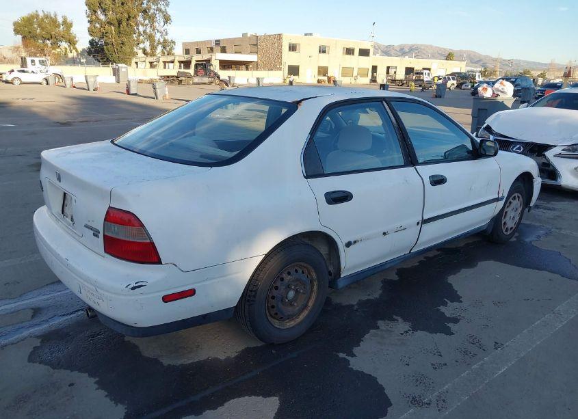 Photo 4 of 1994 Honda Accord DX (VIN 1HGCD5621RA039891)