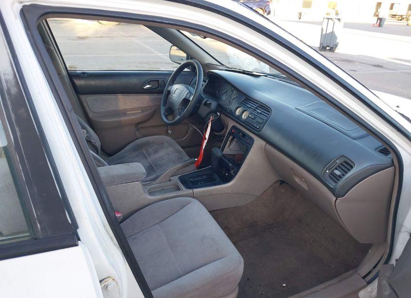 Photo 5 of 1994 Honda Accord DX (VIN 1HGCD5621RA039891)