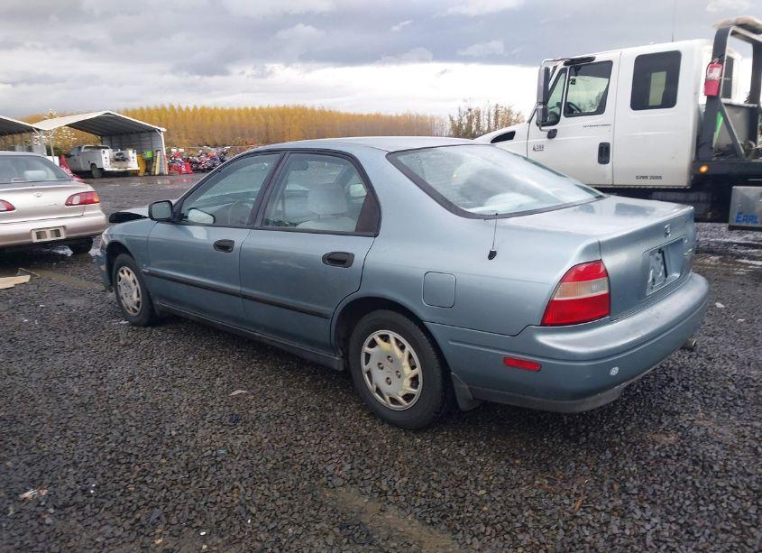 Photo 3 of 1994 Honda Accord DX (VIN 1HGCD5623RA173172)