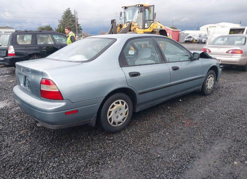 Photo 4 of 1994 Honda Accord DX (VIN 1HGCD5623RA173172)