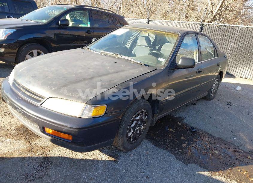 Photo 2 of 1994 Honda Accord DX (VIN 1HGCD5624RA005802)