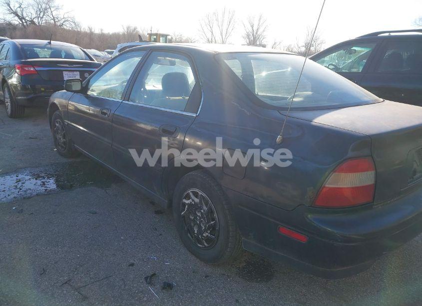 Photo 3 of 1994 Honda Accord DX (VIN 1HGCD5624RA005802)