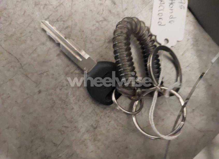 Photo 11 of 1994 Honda Accord DX (VIN 1HGCD562XRA176098)