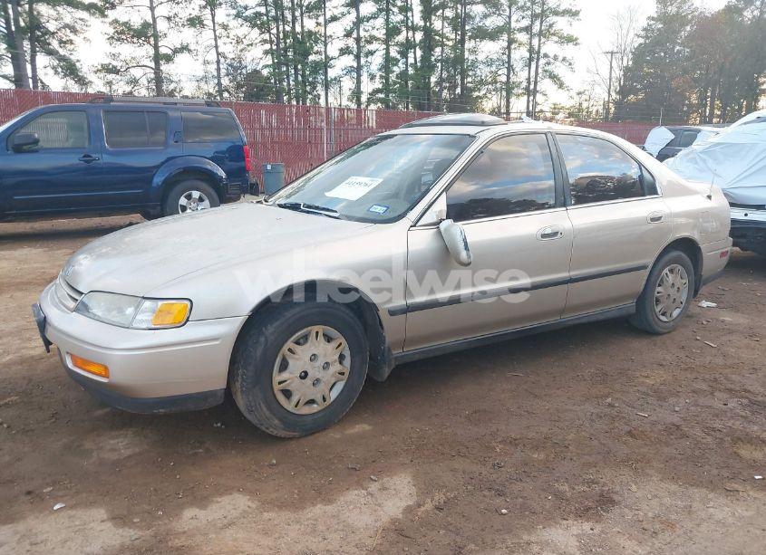 Photo 2 of 1995 Honda Accord LX/EX (VIN 1HGCD5630SA023874)