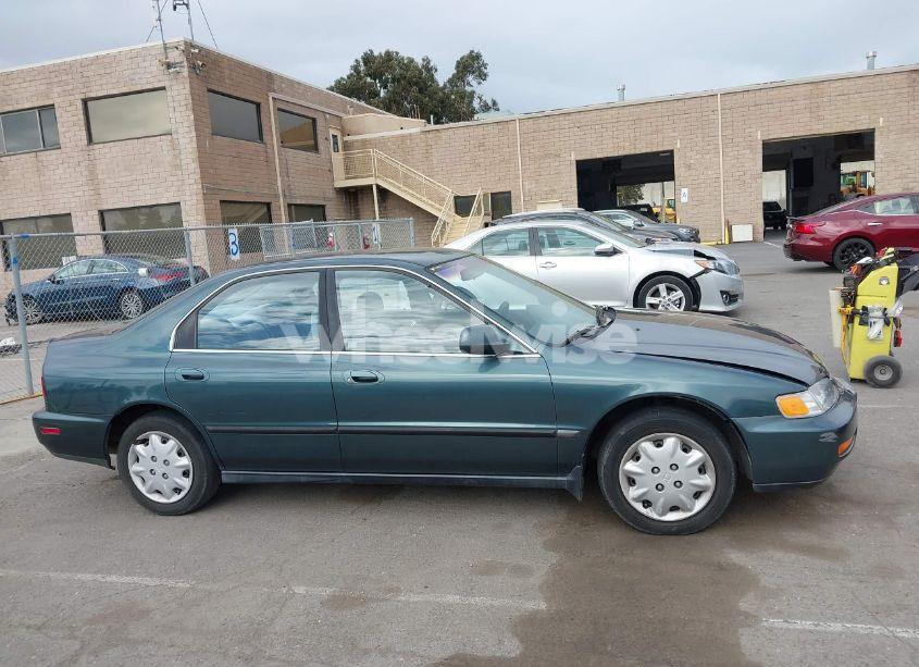 Photo 13 of 1996 Honda Accord LX/EX (VIN 1HGCD5630TA197512)