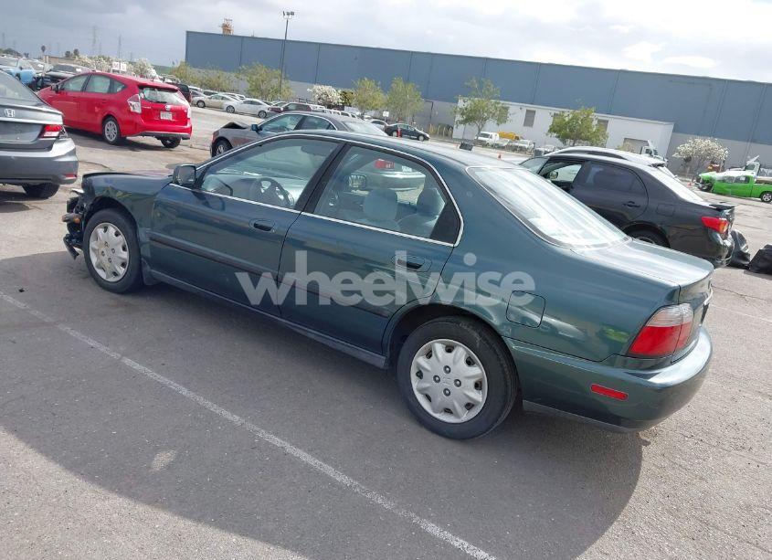 Photo 3 of 1996 Honda Accord LX/EX (VIN 1HGCD5630TA197512)