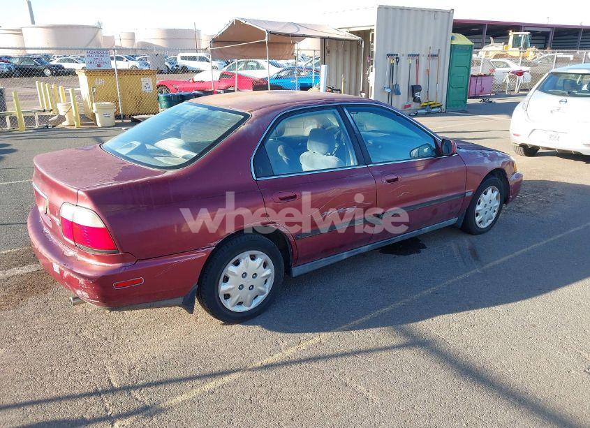 Photo 4 of 1997 Honda Accord LX (VIN 1HGCD5630VA117449)