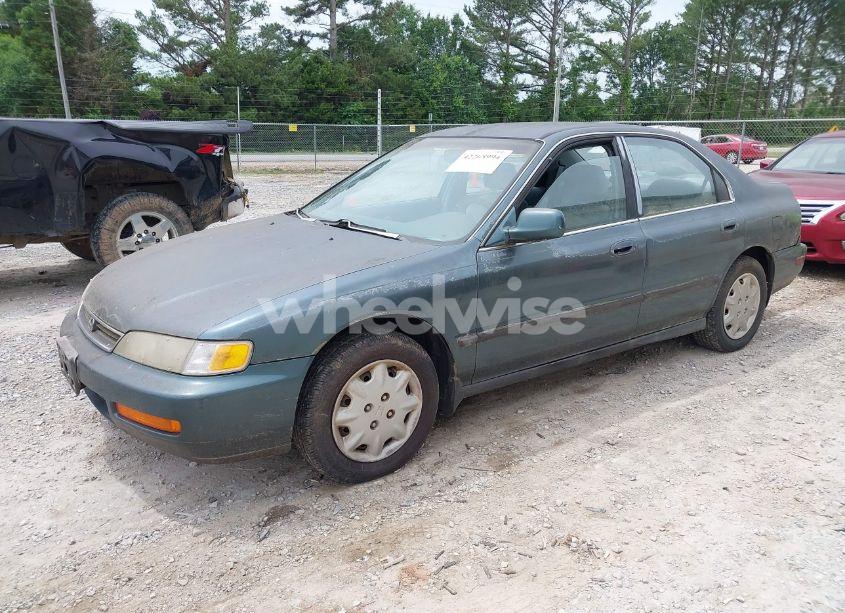 Photo 2 of 1997 Honda Accord LX (VIN 1HGCD5631VA019675)
