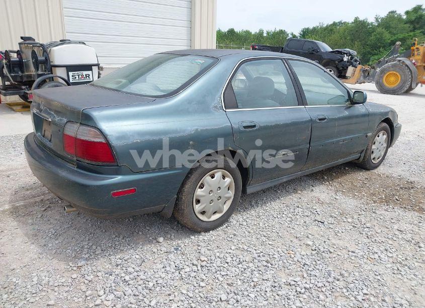 Photo 4 of 1997 Honda Accord LX (VIN 1HGCD5631VA019675)