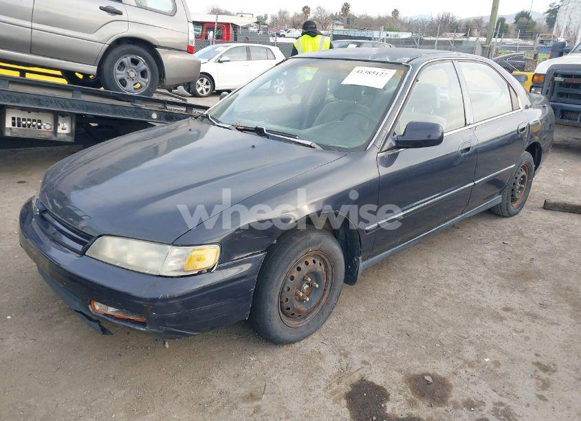 Photo 2 of 1995 Honda Accord LX/EX (VIN 1HGCD5632SA075930)