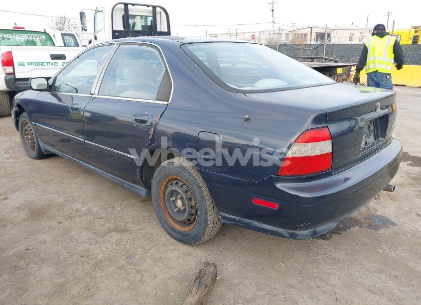 Photo 3 of 1995 Honda Accord LX/EX (VIN 1HGCD5632SA075930)