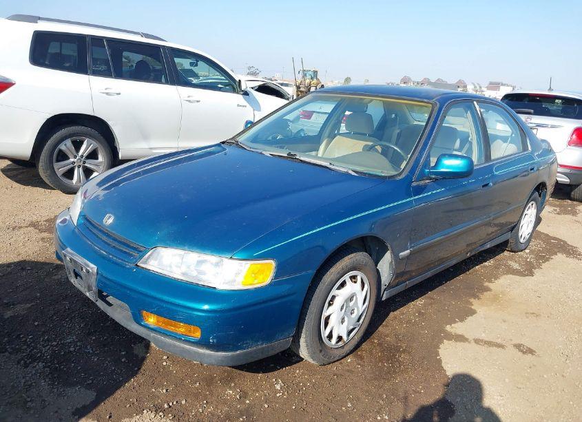 Photo 2 of 1994 Honda Accord LX/EX (VIN 1HGCD5633RA094870)