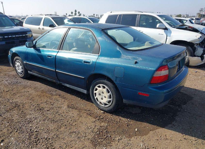 Photo 3 of 1994 Honda Accord LX/EX (VIN 1HGCD5633RA094870)