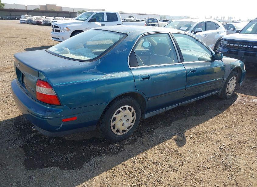 Photo 4 of 1994 Honda Accord LX/EX (VIN 1HGCD5633RA094870)