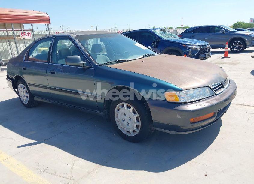 1996 Honda Accord LX/EX (VIN 1HGCD5633TA286104) main photo
