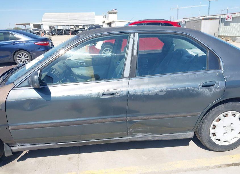 Photo 14 of 1996 Honda Accord LX/EX (VIN 1HGCD5633TA286104)